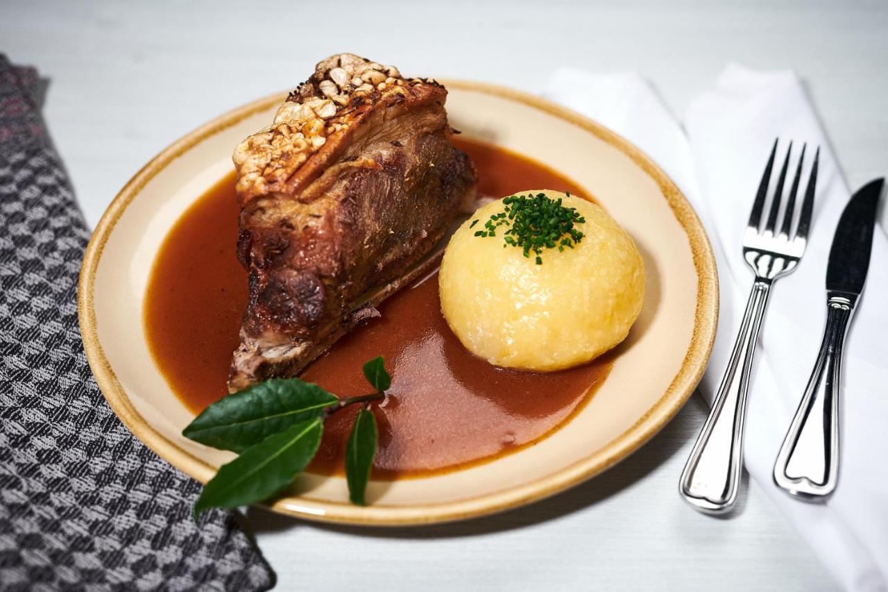 Der Schwan Hotel & Restaurant Schwanstetten ภายนอก รูปภาพ