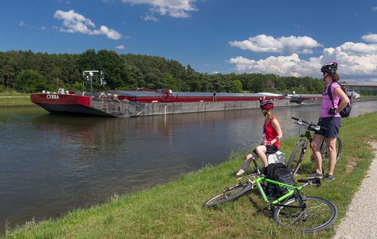 Der Schwan Hotel & Restaurant Schwanstetten ภายนอก รูปภาพ